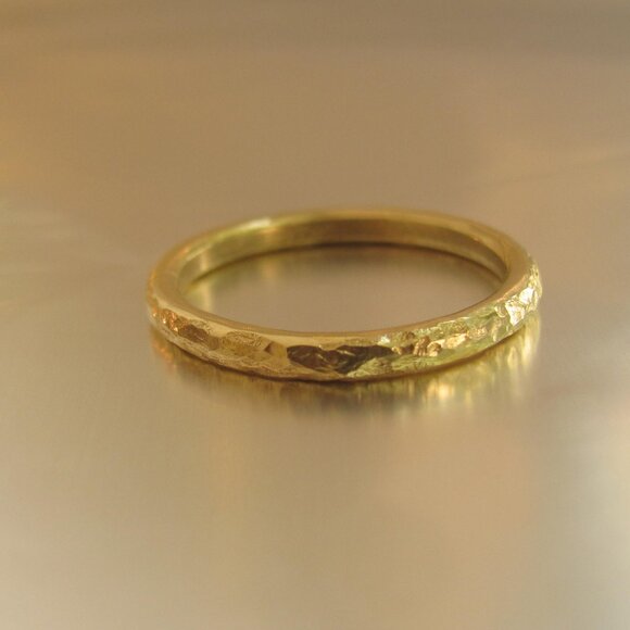14k yellow gold Unisex hammered wedding ring.Full round ring,handmade unique - Picture 3 of 8